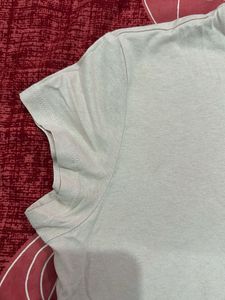H&amp;M crop tshirt