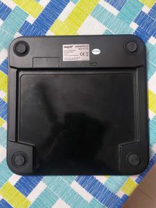 BeatXp smart scale with weight and fat analyser