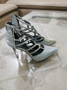 Beautiful Grey Heel