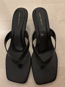 lino perros kitten heels