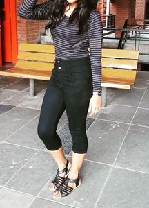 Black Denim Capri Jeans