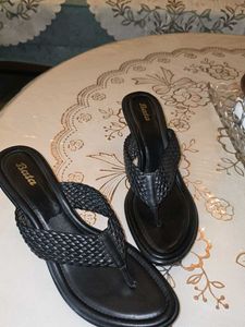 BATA BLACK FLAT HEEL SANDLES