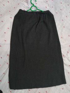 Chic Charcoal Ribbed Midi Skirt