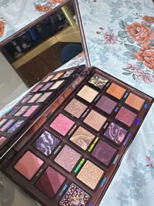 Huda Beauty Naughty Nude Eyeshadow Palette