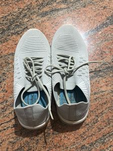 sports/casual shoes