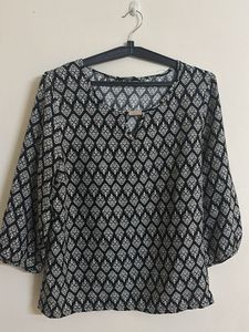 Stylish Black &amp; White Printed Top