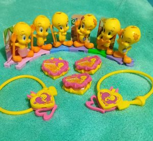 Tweety Bird Figurine Set with Charms 11