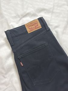Levis Black Capri Pants