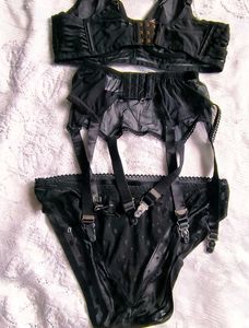 black Victoria secret lingeri set
