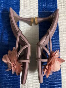 Chic Women's Floral Embellished Flat Sandals