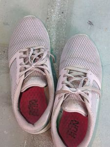 Used Skechers Shoes