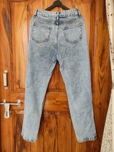 Urbanic Women Blue Highly Distressed Jeans