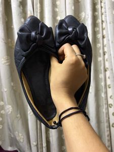 Chic Black Bow Ballerinas