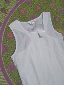Chic White Sleeveless Top
