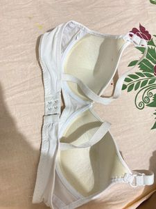 White padded bra in Good Condition