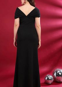 M size Off-Shoulder Black Maxi Dress