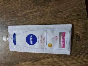 NIVEA Natural Glow Cell Repair Body Lotion