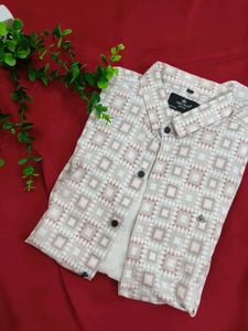 Men's Patterned Button-Up Shirt