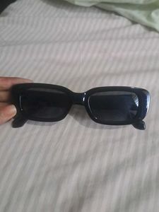 Chic Black Rectangle Sunglasses