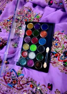 HUADI 18 Color Eye Shadow Palette