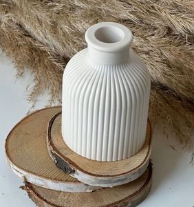 Ribbed Vase with Bubble Tray