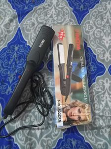 Inova Ceramic Hair Straightener (Never