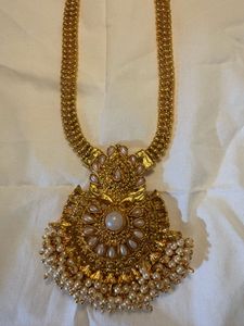 Exquisite Pearl &amp; Gold Tone Necklace Set