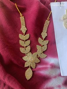 Elegant Gold-toned Necklace Set