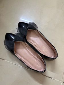Elegant Black Ballet Flats with Bow