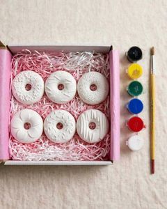 Adorable set of 6 donut-shaped kids painting kit