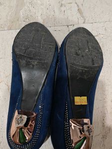 Blue Embellished Pointed heels
