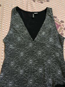 Sparkly V-Neck Sleeveless Top