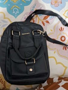 Fastrack Black Handbag cum Backpack
