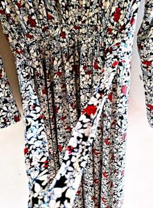 👗White Maxi Floral Dress