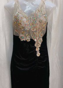 21202112.Elegant Gown with Embellished Neckline