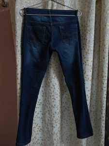 Max Jeans Size 28.