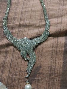 Sparkling Statement Necklace with Pearl