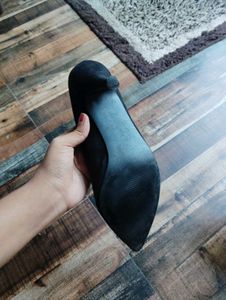 Chic Black Suede Heels