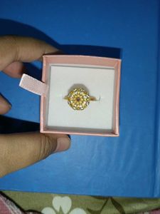 Exquisite Gold Ring with Diamonds