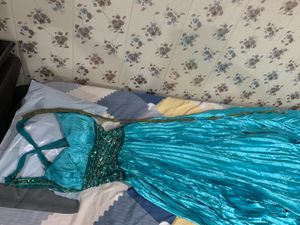 Stunning Blue Sequin Gown❤️🎀