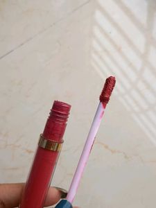 Myglamm cupcakey lit liquid lipstick maroon red