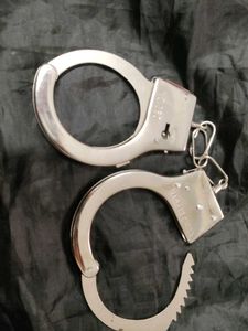 Metal Handcuffs 👮🚔🚨 For police play game
