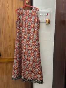 SLEEVELESS ANARKALI KURTA