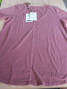 ✨ Never Used ✨Mauve V-Neck Tee