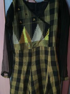 Stylish Checked Kurta with Sheer Sleeves