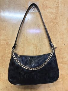 Chic Black Shoulder Bag with Chain