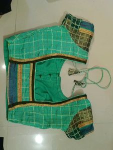 Elegant Green Saree with Intricate Weave
