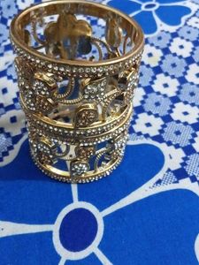 Exquisite Golden Bangle with Crystals