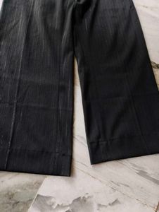Chic Wide-Leg Black Striped Pants