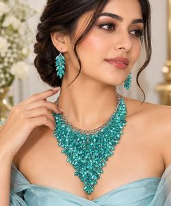 Stunning Teal Crystal Necklace &amp; Earring Set